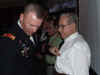 109 LTC Borg presents team salute certificate & pin to WWII Veteran Bob Kinton to.JPG (93998 bytes)