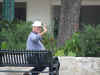 Wallace Bates taking a break 1 block from Alamo.JPG (165212 bytes)